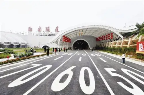 último caso de la compañía sobre La compañía emprendió el proyecto de desarrollo del túnel submarino de Xiamen Xiang'an