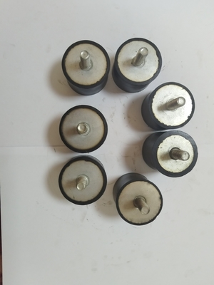 Fácil de instalar Absorbedor de choque de goma para camiones pesados sencillo y fácil de instalar Ancho general 58mm Método de perno